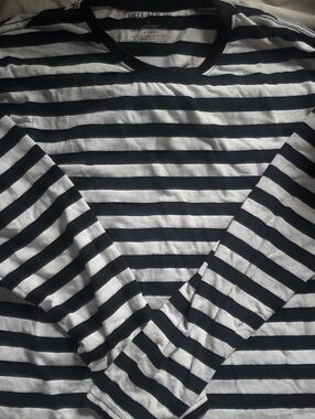 Hot Topic Black & White Striped Long Sleeve